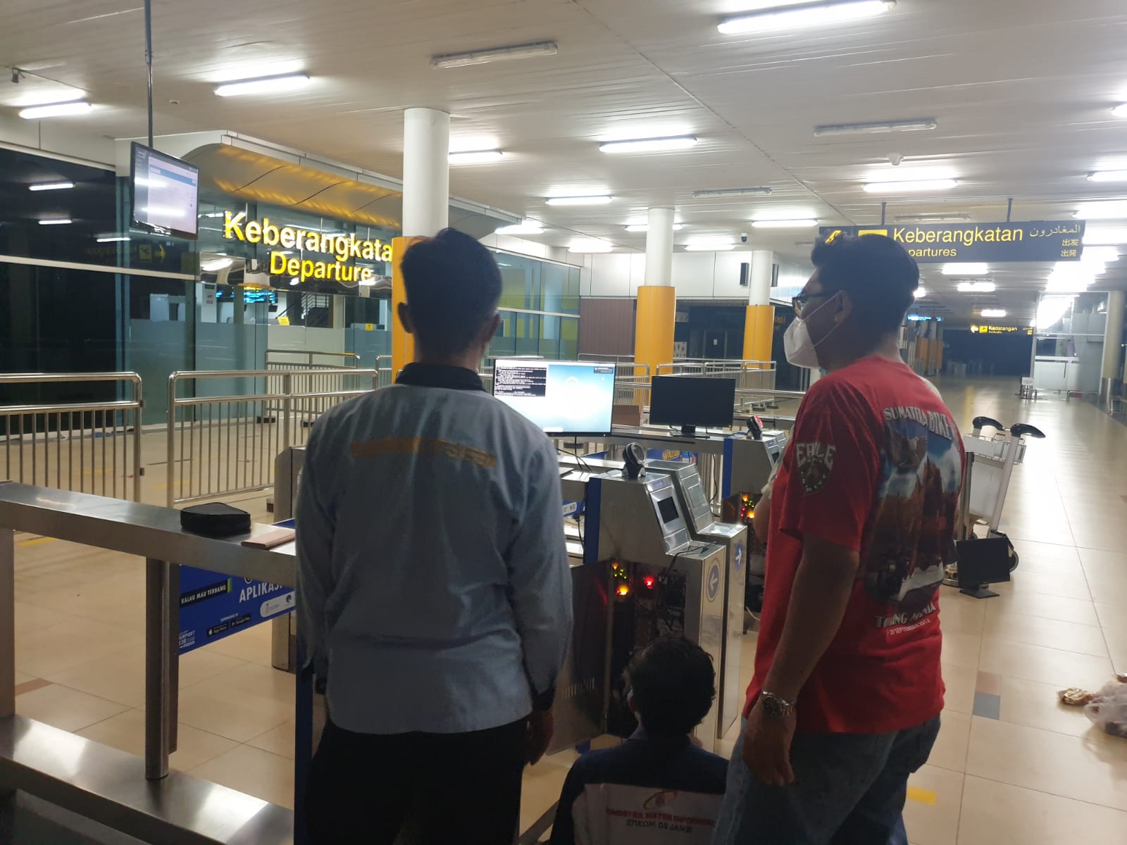 Bandara Sultan Thaha Jambi saat menerapkan perpaduan Aplikasi PeduliLindungi dengan Autogate
